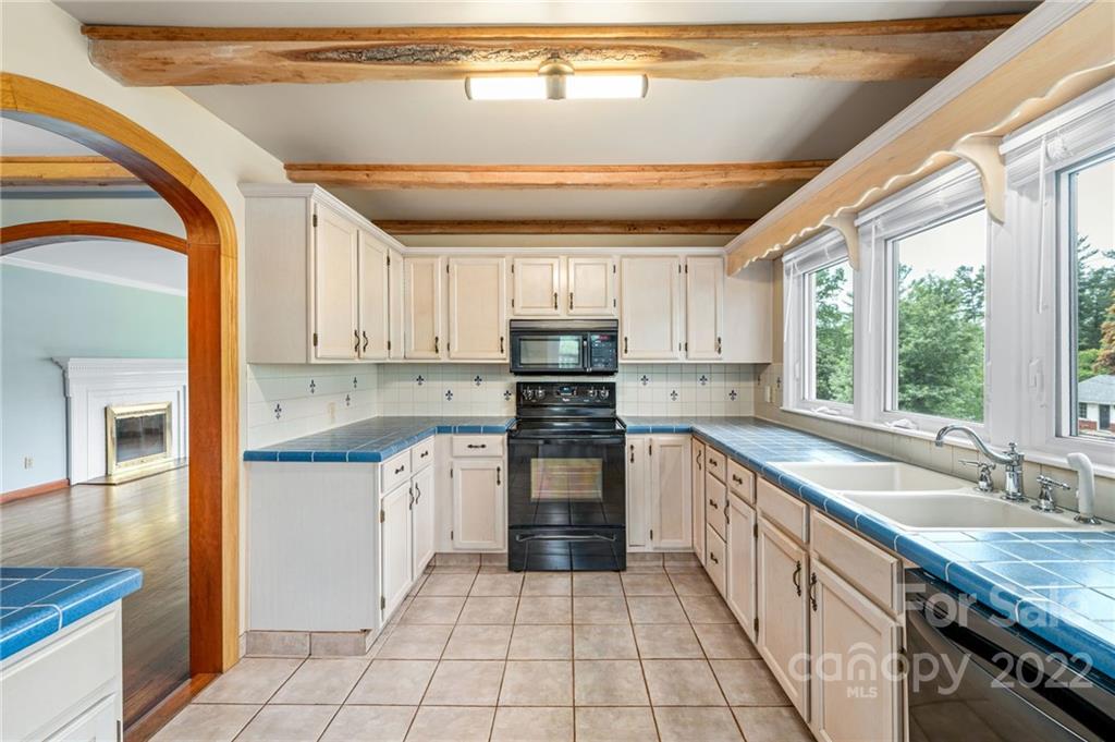 69 Gibson Road Asheville, NC 28804 - Photo 12 of 30 Gallery Image 12