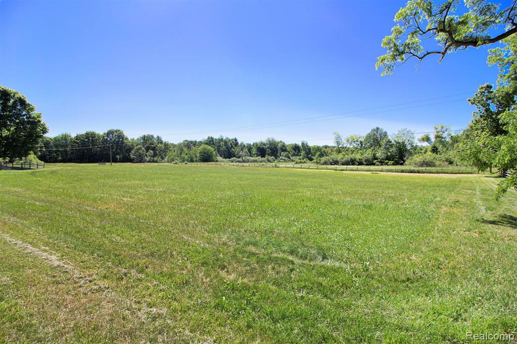 2500 Musson Road Howell, MI 48855 - Photo 7 of 36