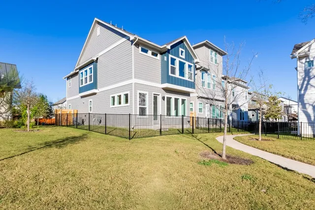 a view of a room with an empty space