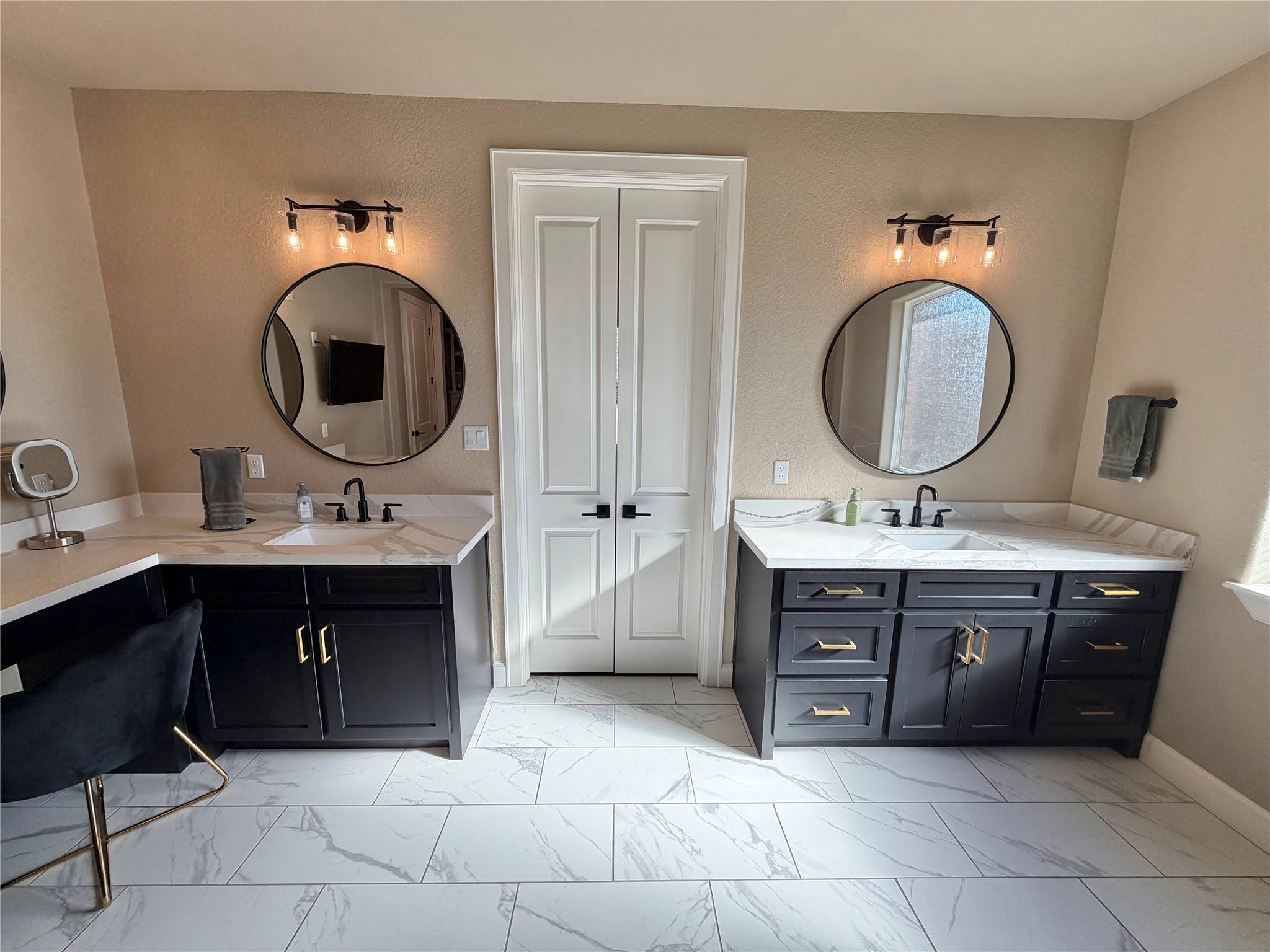 838 Oak Ridge Drive Angleton, TX 77515 - Photo 37 of 49 a bathroom with a sink and a mirror