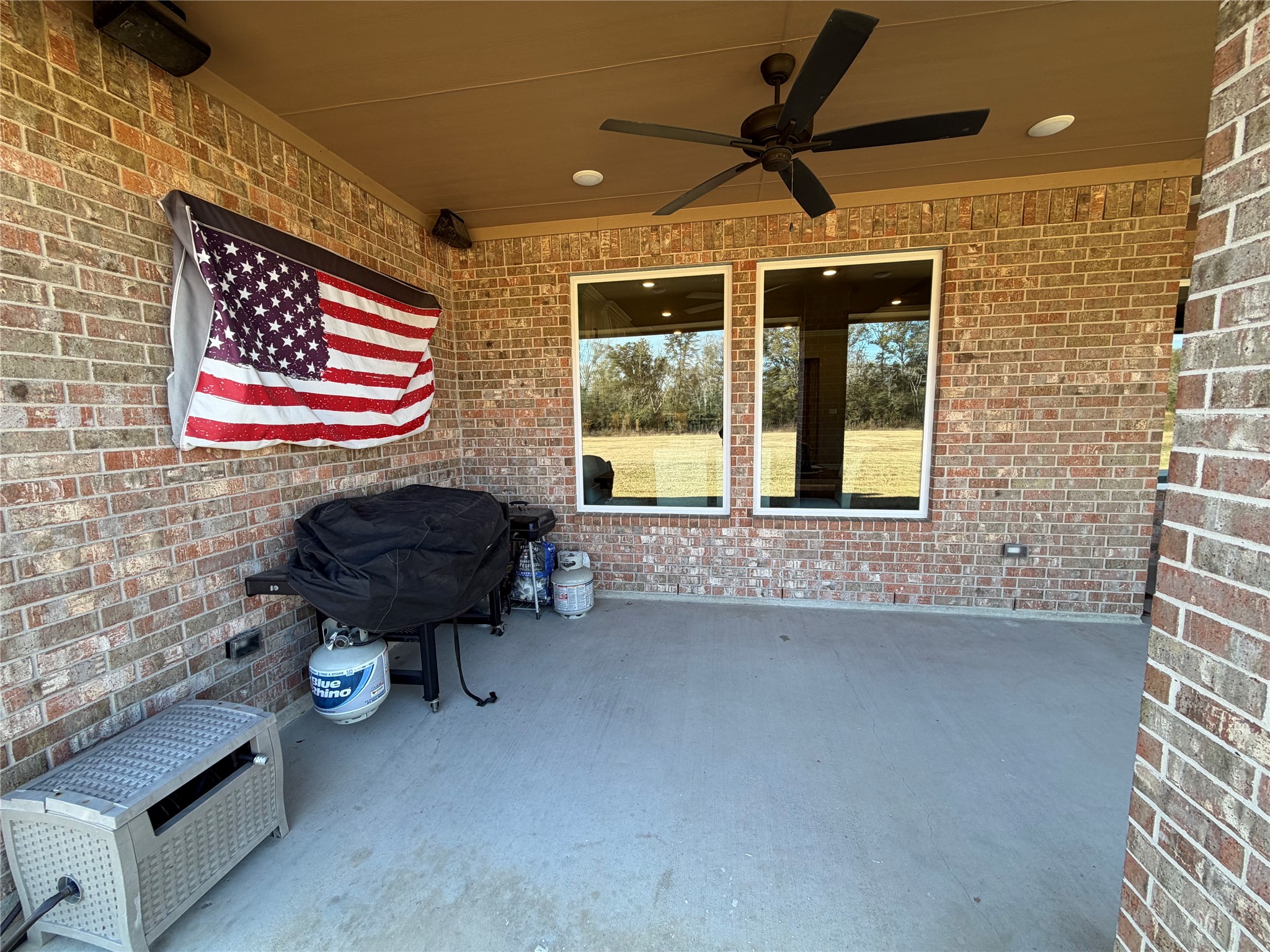 838 Oak Ridge Drive Angleton, TX 77515 - Photo 47 of 49 a room with furniture and a window