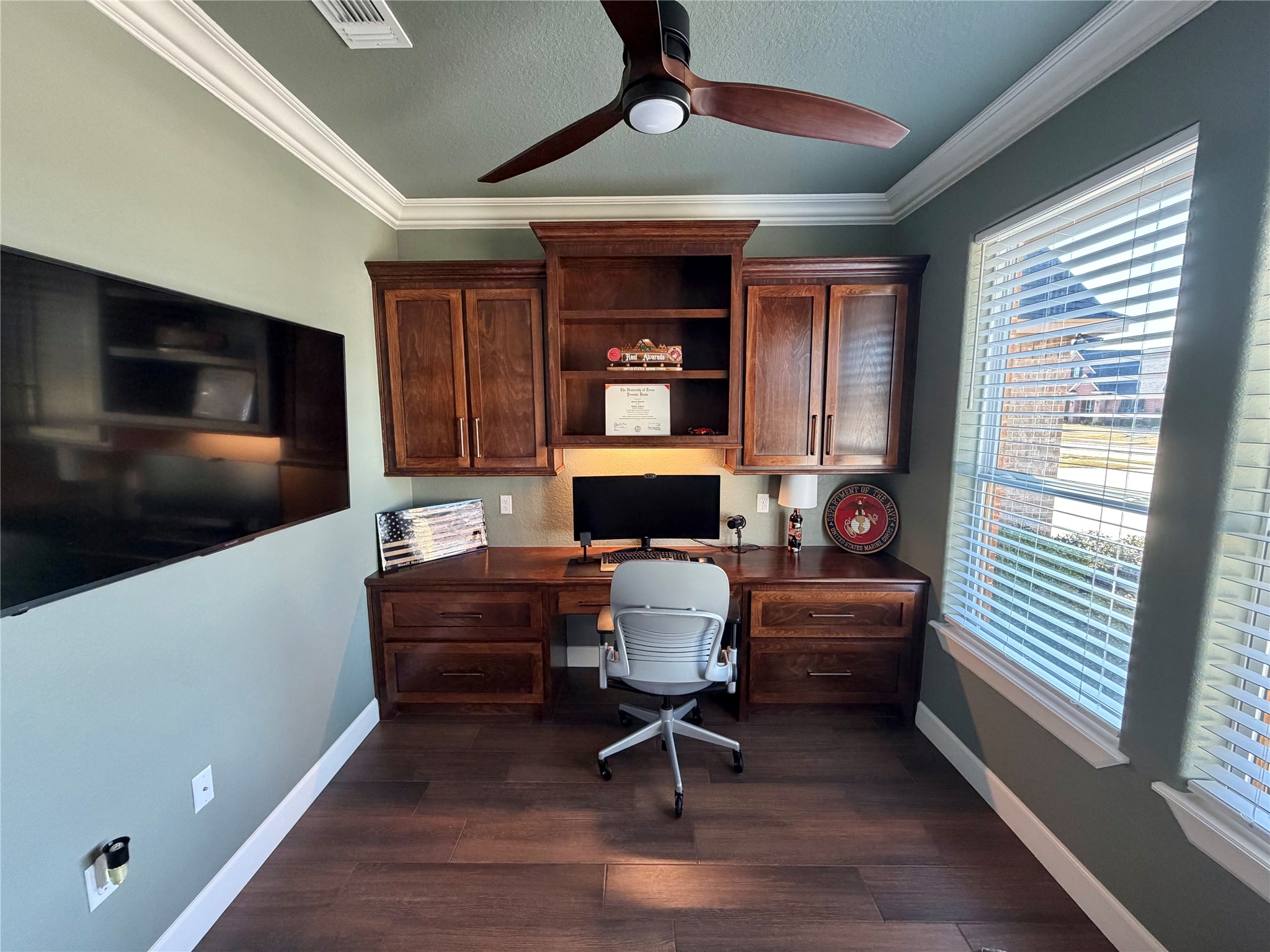 838 Oak Ridge Drive Angleton, TX 77515 - Photo 7 of 49 a workspace with furniture and window