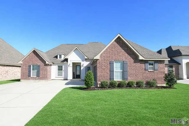 $349,000 | 359 Royal Oak Blvd., Thibodaux, LA 70301