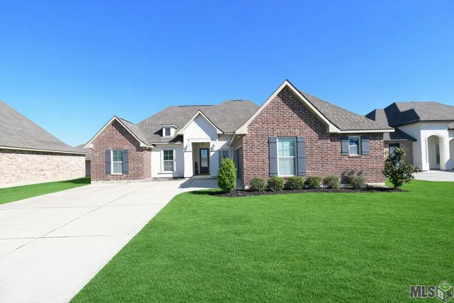 $349,000 | 359 Royal Oak Blvd., Thibodaux, LA 70301