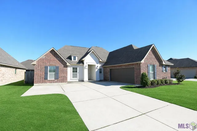 $349,000 | 359 Royal Oak Blvd., Thibodaux, LA 70301