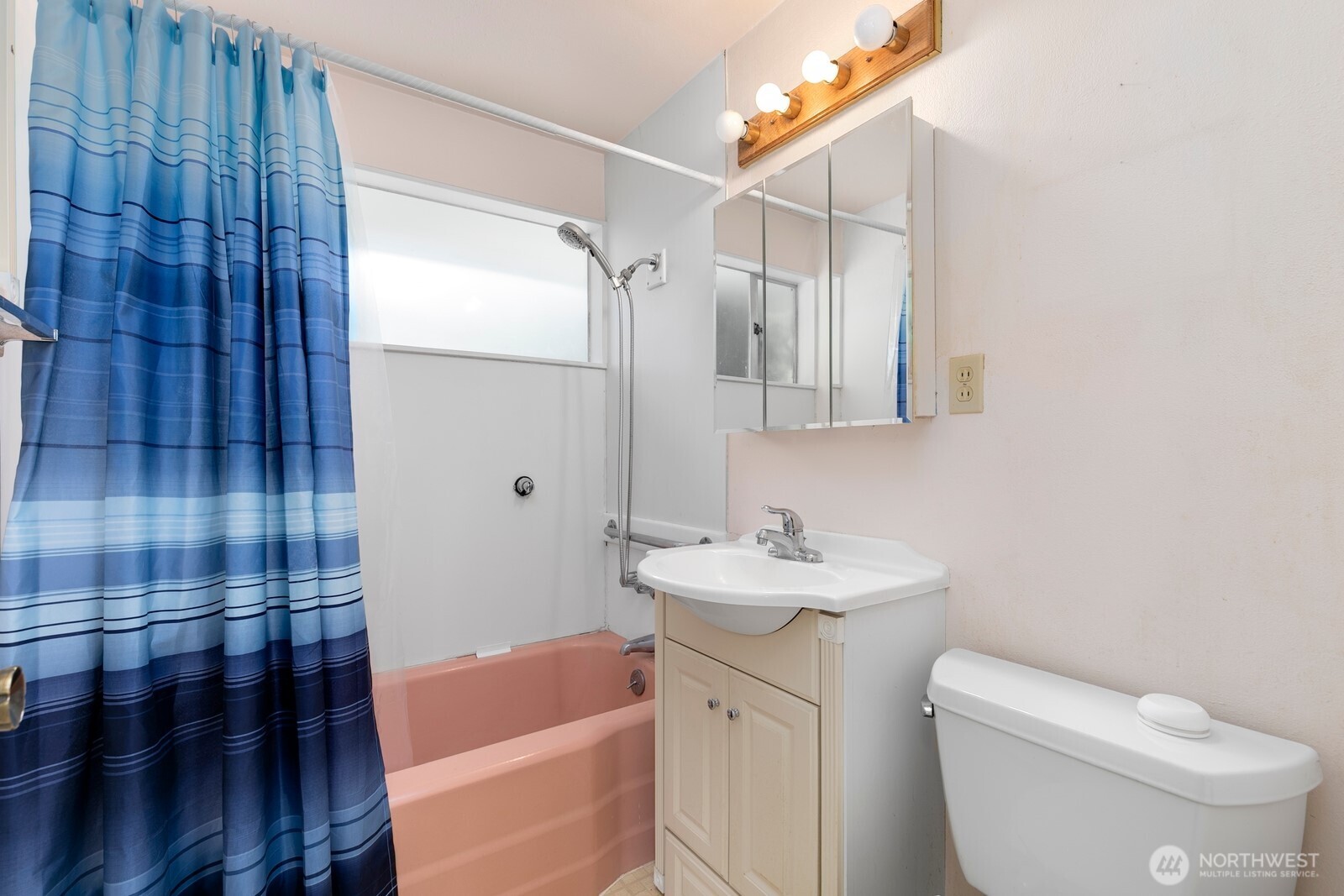 11218 35th Avenue Southwest Seattle, WA 98146 - Photo 11 of 36