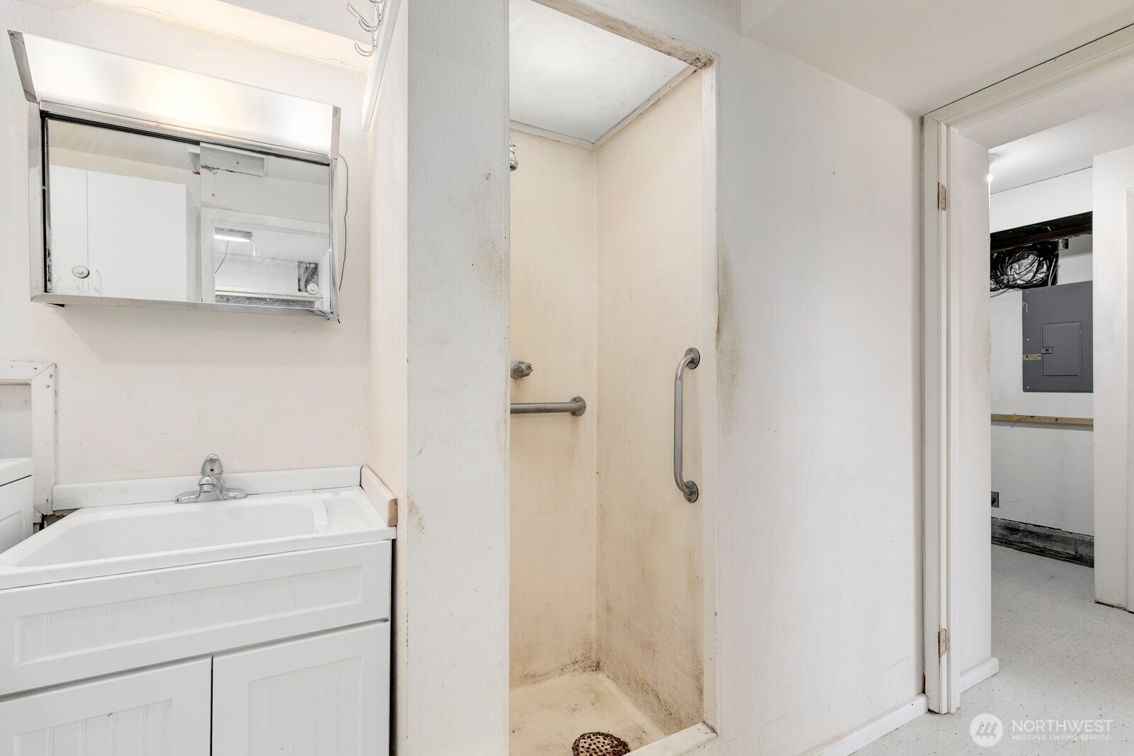 11218 35th Avenue Southwest Seattle, WA 98146 - Photo 21 of 36