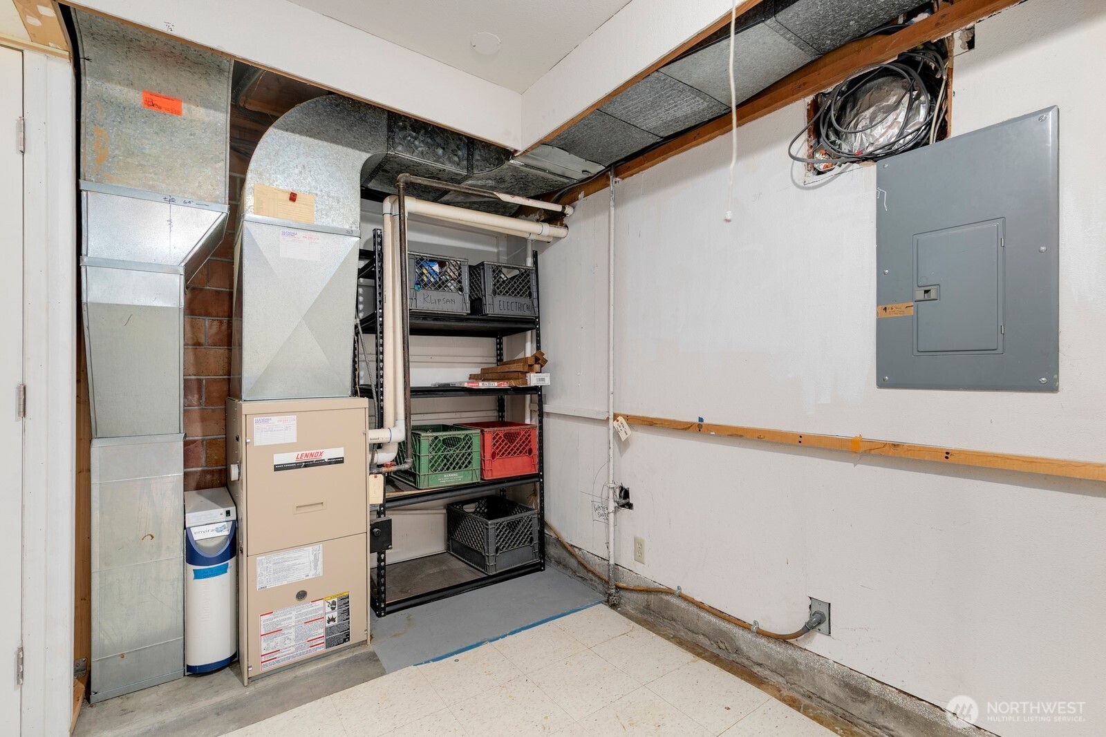 11218 35th Avenue Southwest Seattle, WA 98146 - Photo 22 of 36