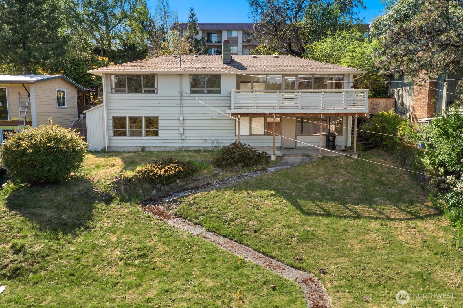 11218 35th Avenue Southwest Seattle, WA 98146 - Photo 25 of 36