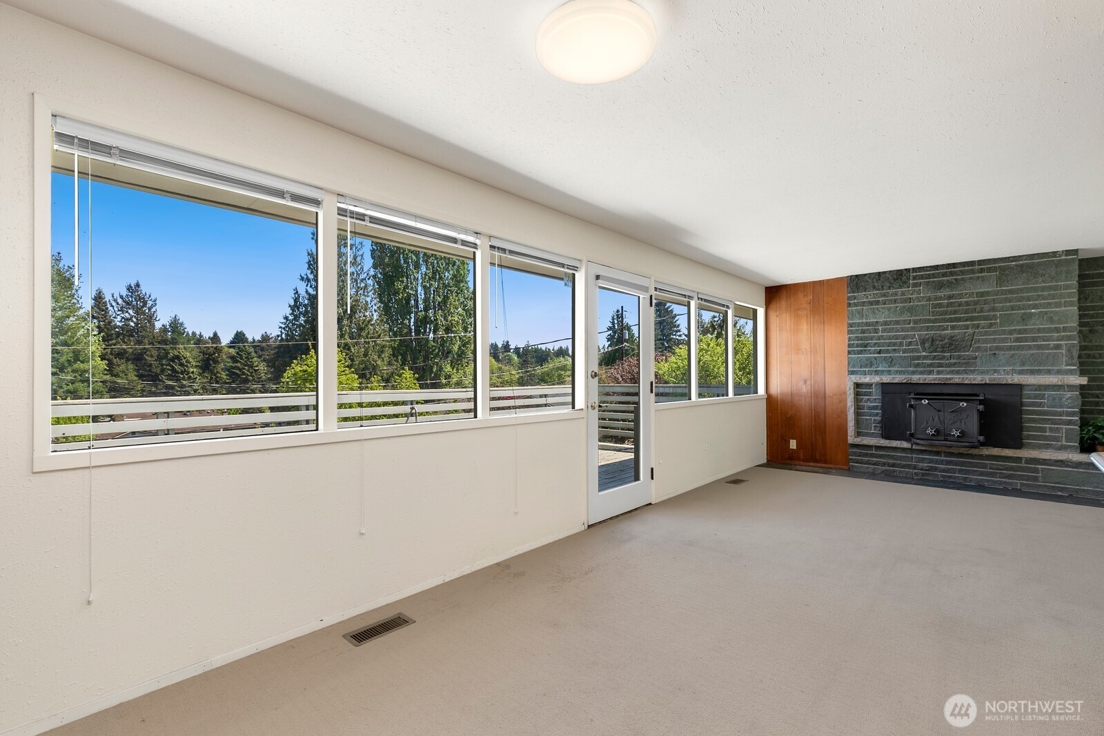 11218 35th Avenue Southwest Seattle, WA 98146 - Photo 5 of 36