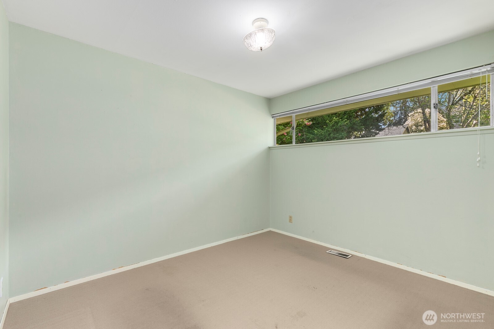 11218 35th Avenue Southwest Seattle, WA 98146 - Photo 9 of 36