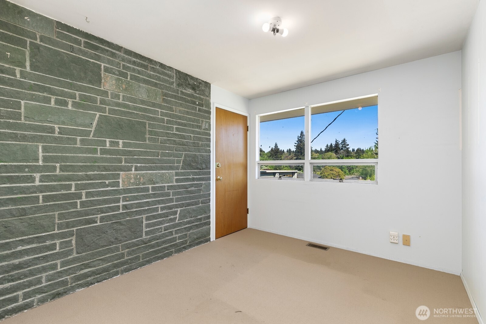 11218 35th Avenue Southwest Seattle, WA 98146 - Photo 10 of 36