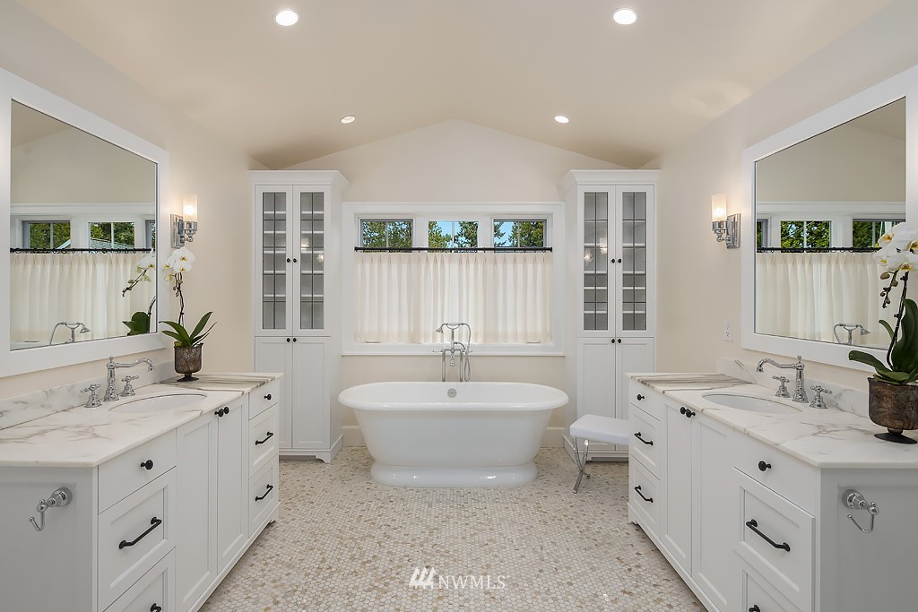 9262 Points Drive Northeast Yarrow Point, WA 98004 - Photo 18 of 40