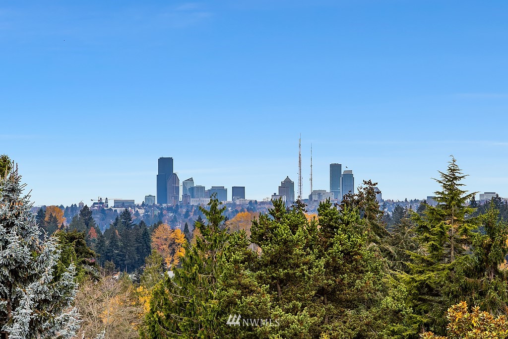 9262 Points Drive Northeast Yarrow Point, WA 98004 - Photo 3 of 40