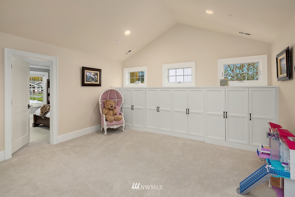 9262 Points Drive Northeast Yarrow Point, WA 98004 - Photo 24 of 40