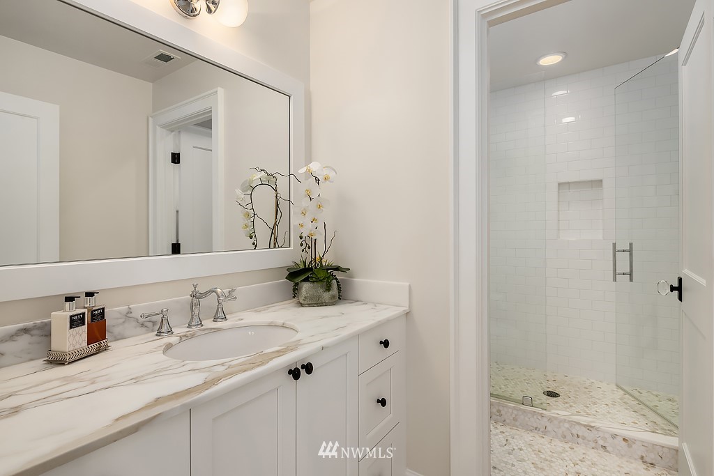 9262 Points Drive Northeast Yarrow Point, WA 98004 - Photo 26 of 40