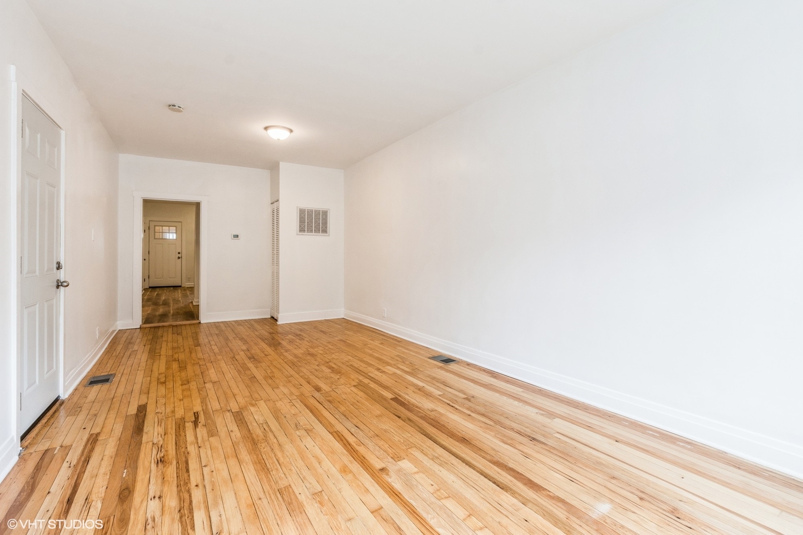 2909 North Ridgeway Avenue Chicago, IL 60618 - Photo 6 of 46
