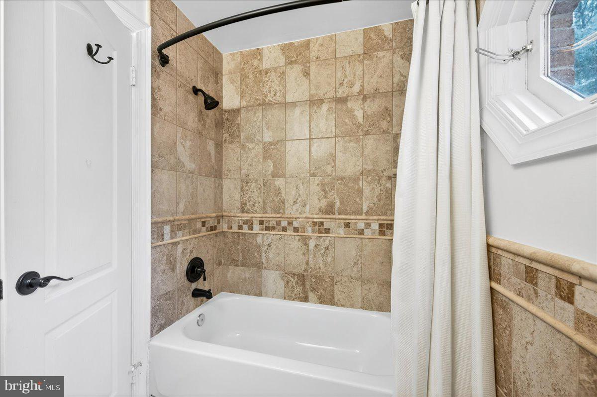 6612 Colchester Road Clifton, VA 20124 - Photo 53 of 93 Private full bath