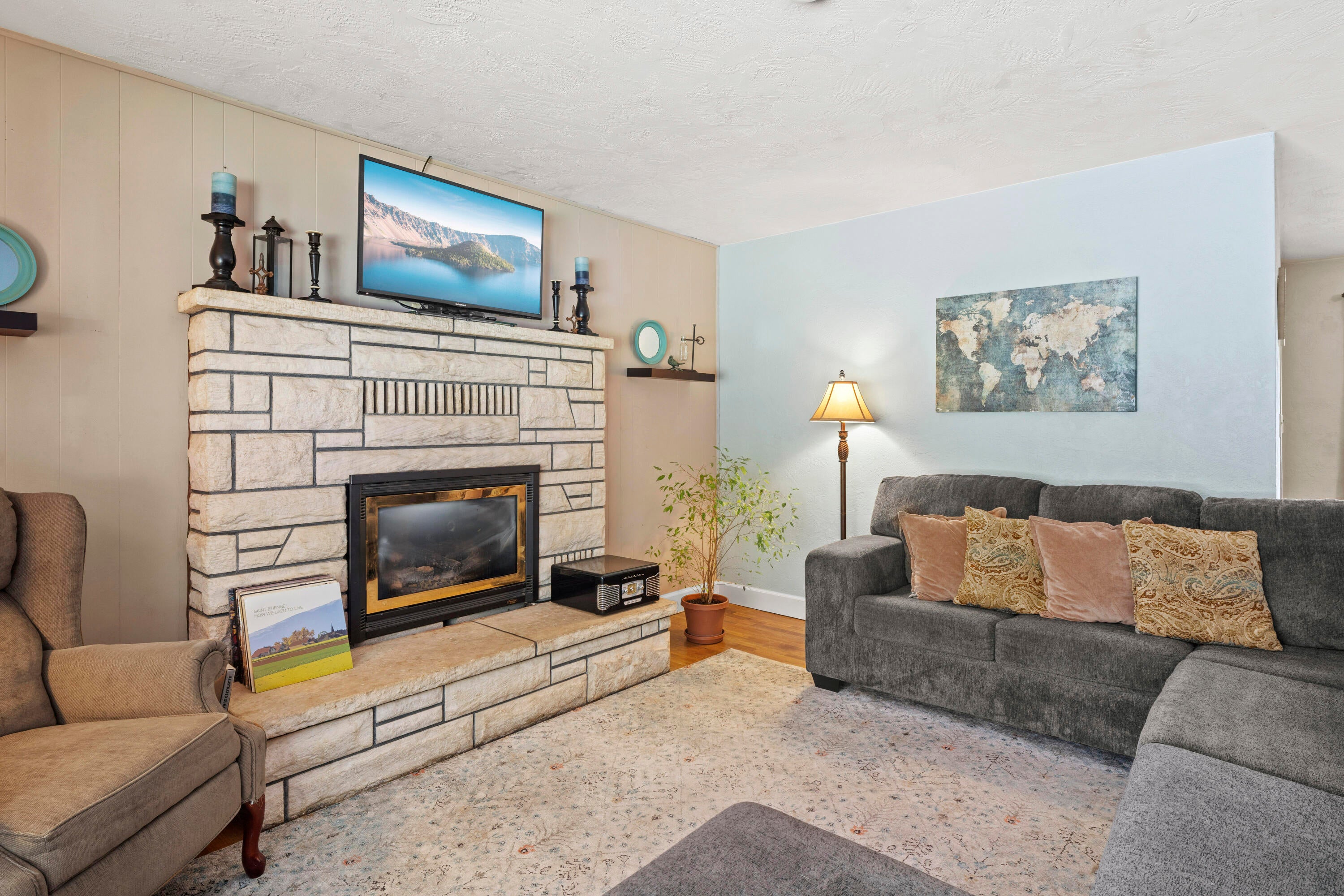 2116 Crestbrook Road Medford, OR 97504 - Photo 4 of 26 Gas fireplace
