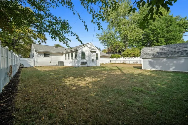 a view of a yard in front of house