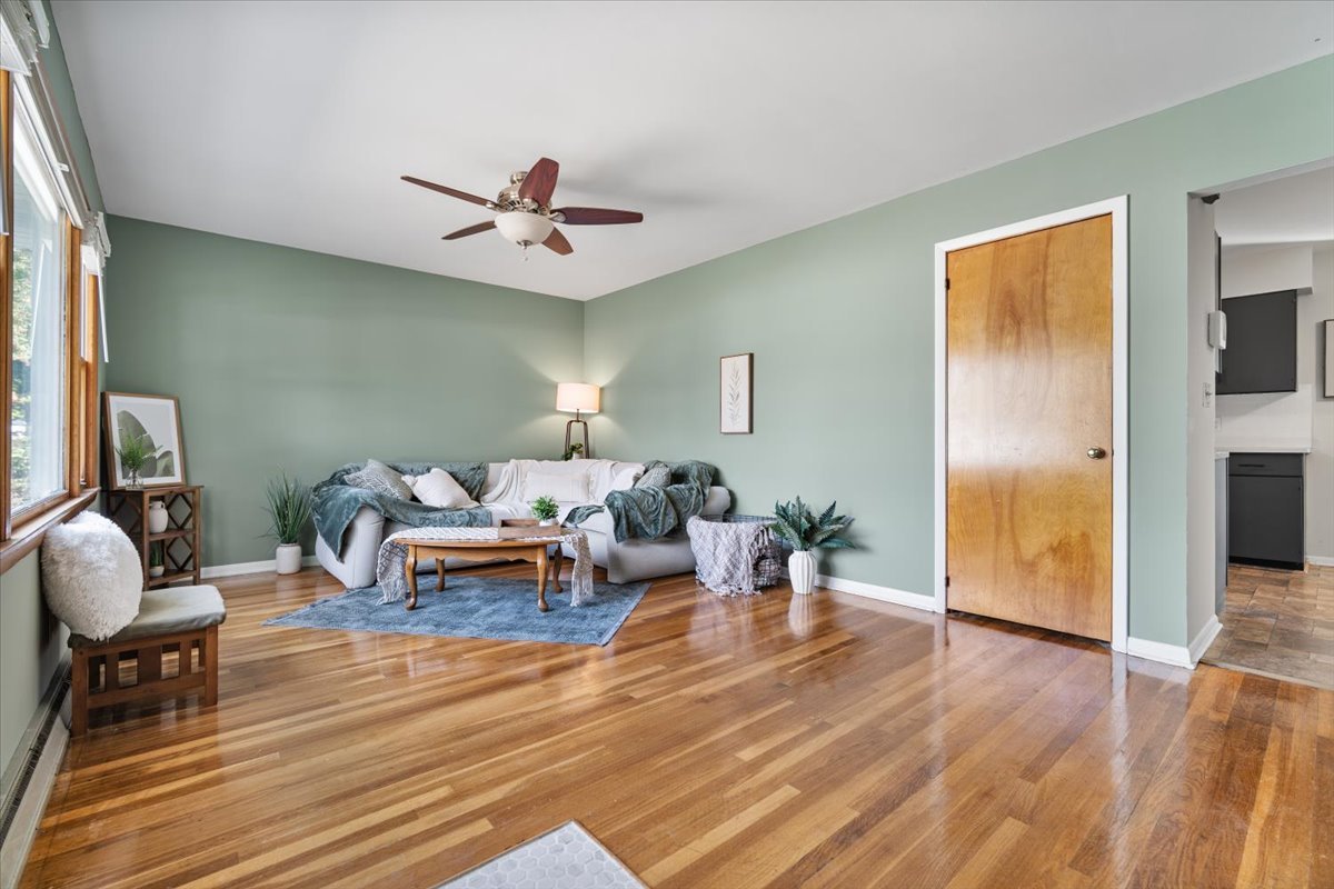 415 Bradley Lane Normal, IL 61761 - Photo 3 of 28 a living room with furniture