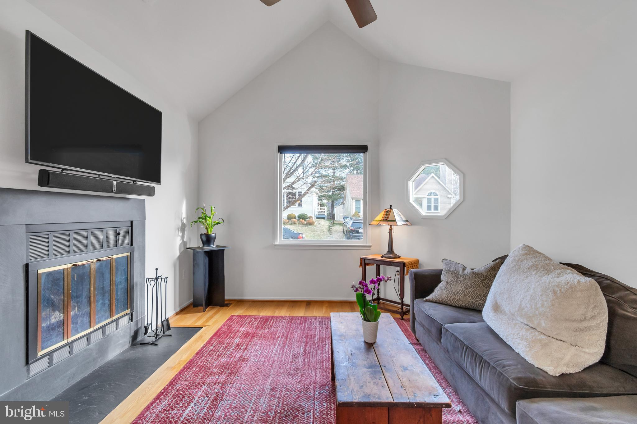 10019 Pratt Place Silver Spring, MD 20910 - Photo 17 of 28 Living Room