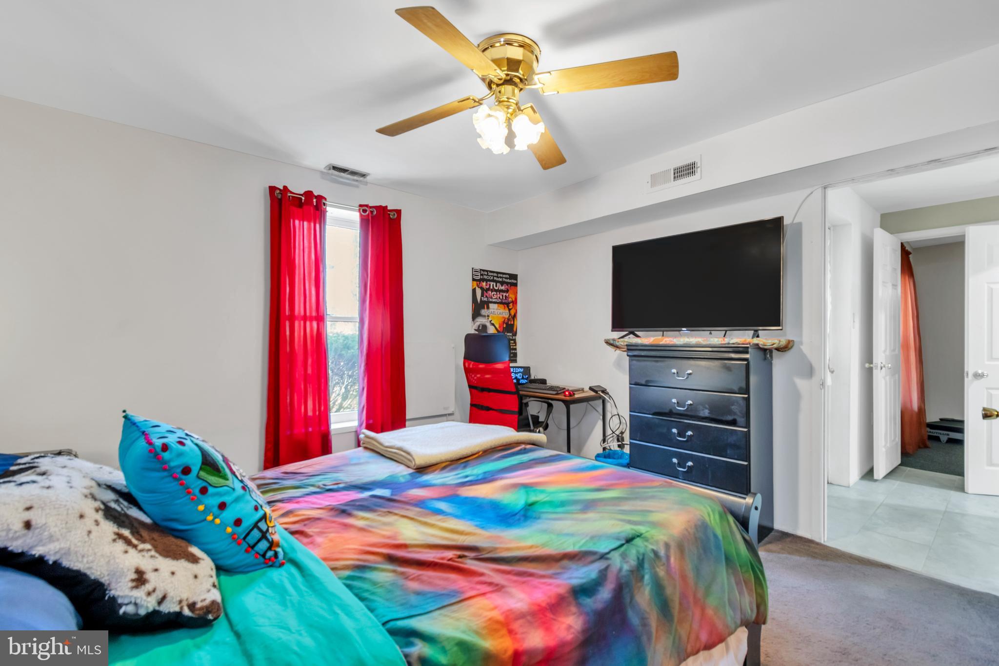 10019 Pratt Place Silver Spring, MD 20910 - Photo 19 of 28 3rd Bedroom