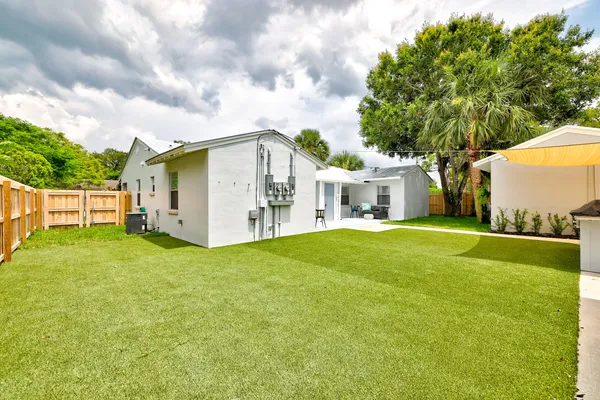 $1,800 | 125 South 10th Street, Fort Pierce, FL 34950
