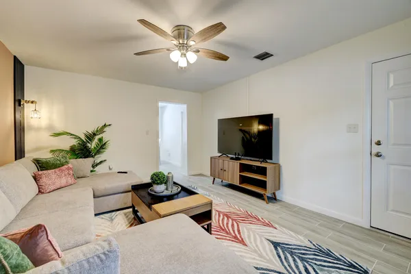 $1,800 | 125 South 10th Street, Fort Pierce, FL 34950