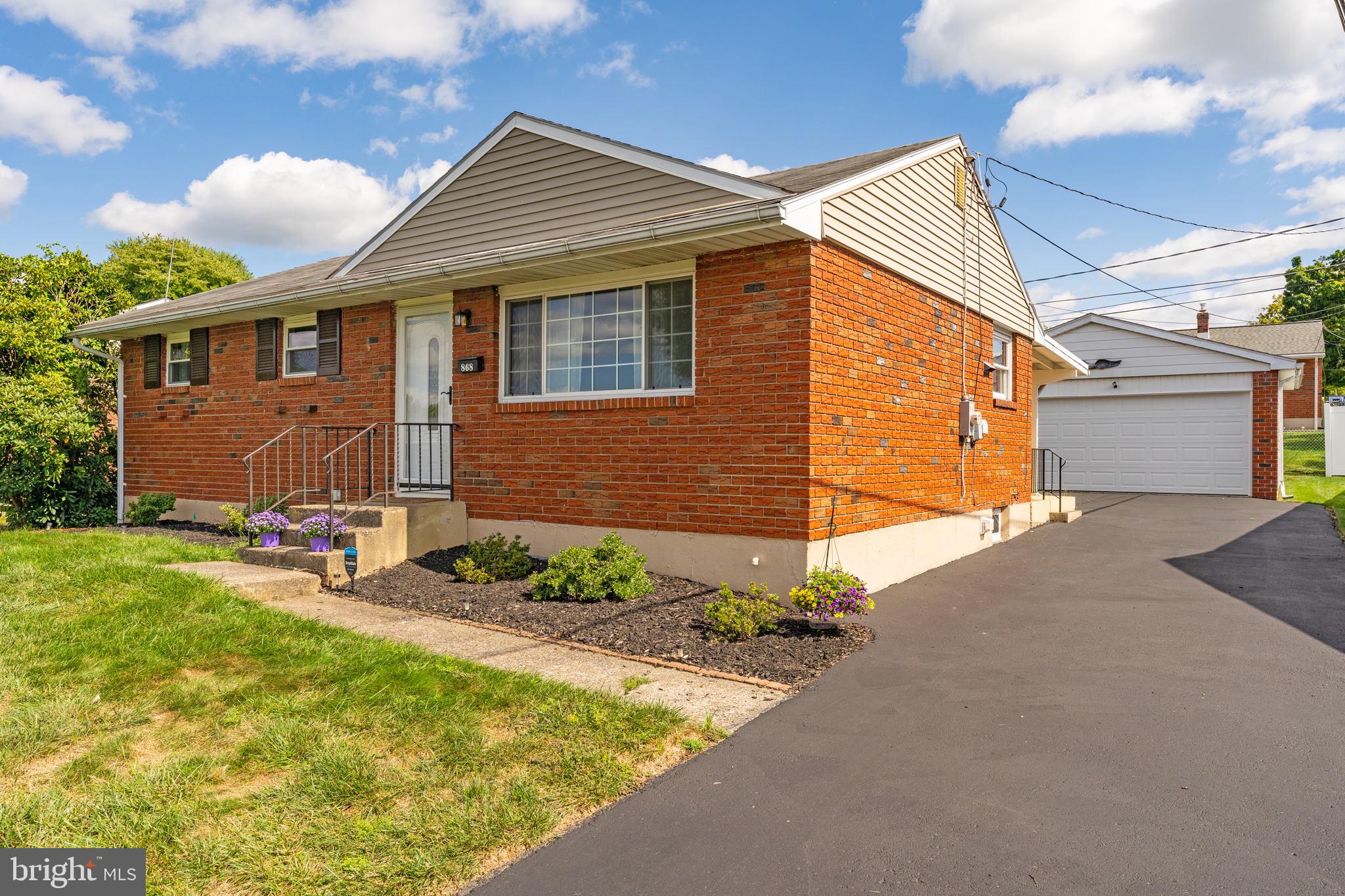 868 Elm Road Hellertown, PA 18055 - Photo 3 of 30 Gallery Image 3