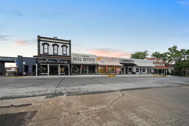 a front view of residential houses with yard