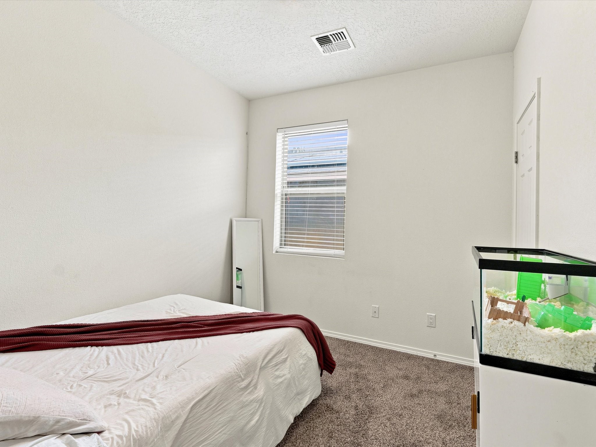 6331 Gannett Drive Northeast Rio Rancho, NM 87144 - Photo 24 of 33 Third bedroom