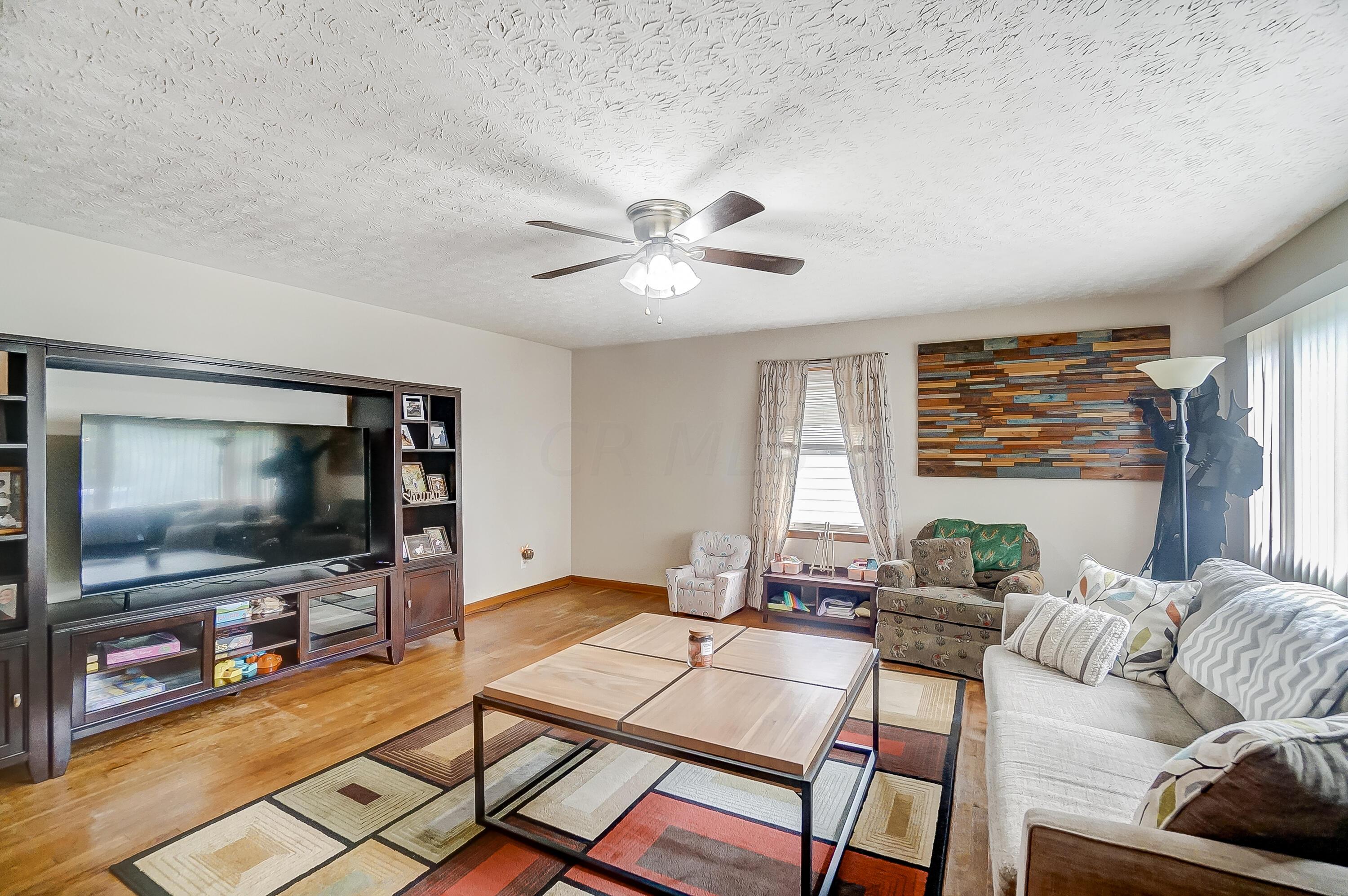 1852 Nelson Road Lancaster, OH 43130 - Photo 6 of 43 Living Room 1.1
