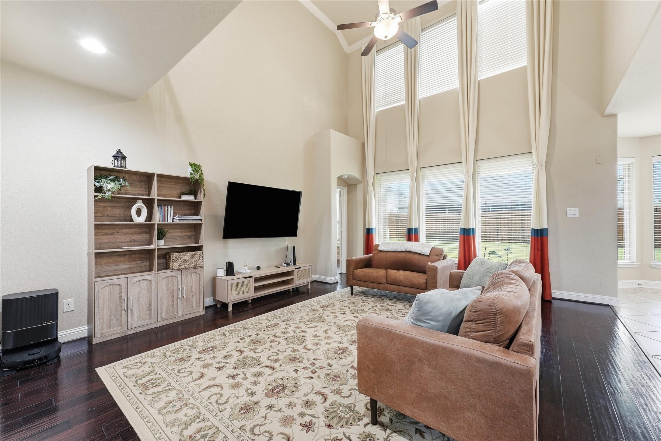 1908 Sunset Terrace Lane Pearland, TX 77089 - Photo 5 of 35 Soaring ceilings & natural light.