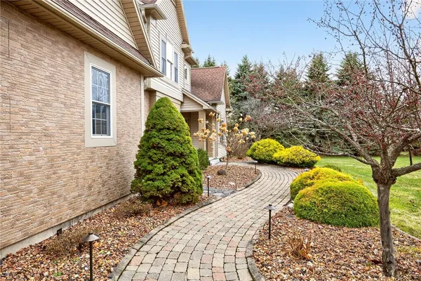 $1,100,000 | 7 Laterra Way, Penfield, NY 14580