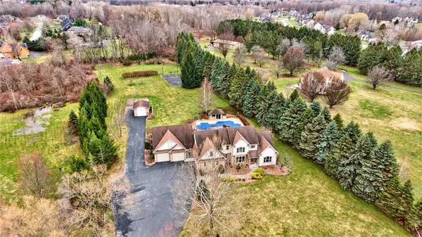 $1,100,000 | 7 Laterra Way, Penfield, NY 14580