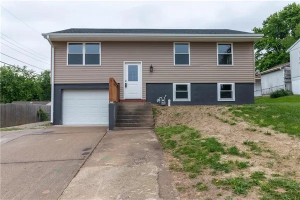 $239,900 | 5201 Pickett Road, St. Joseph, MO 64503