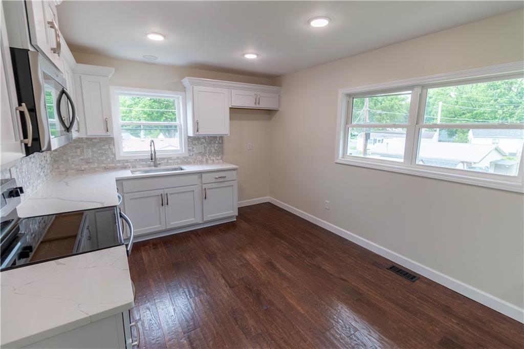 5201 Pickett Road St. Joseph, MO 64503 - Photo 9 of 38