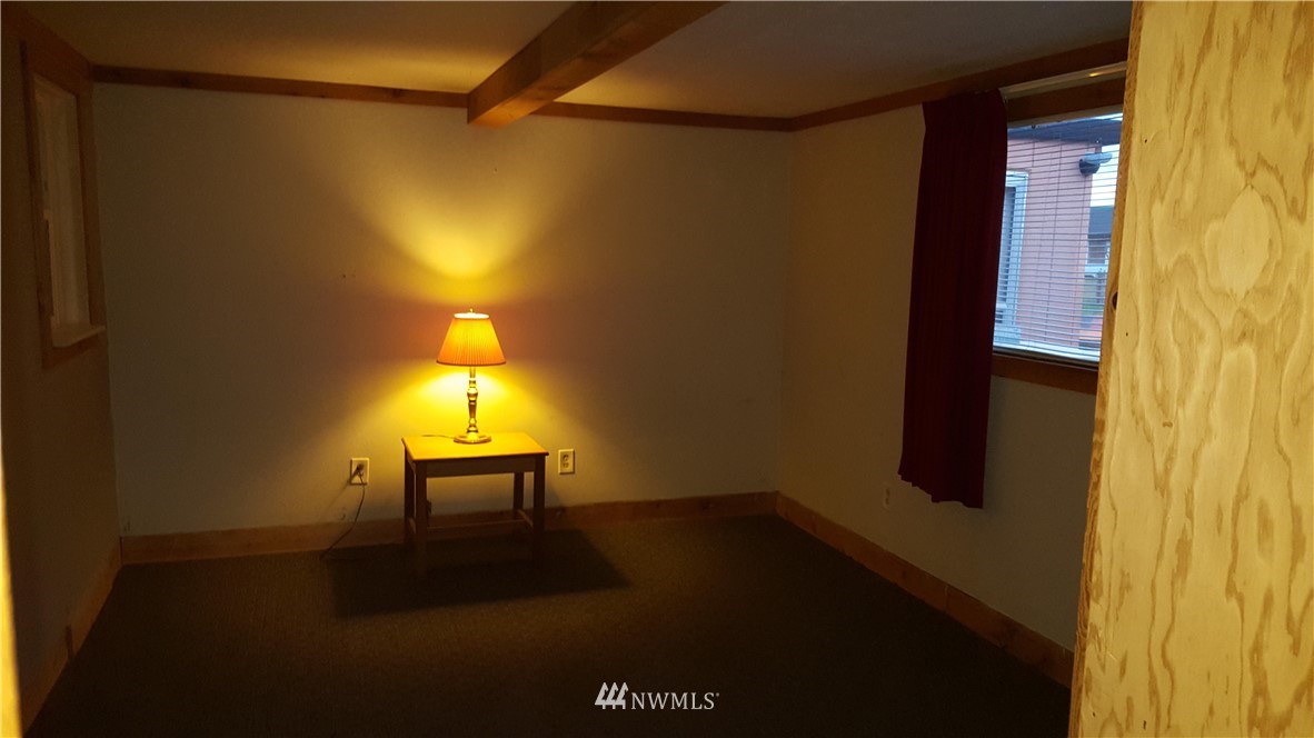 1016 Eshom Road Centralia, WA 98531 - Photo 4 of 14 Gallery Image 4