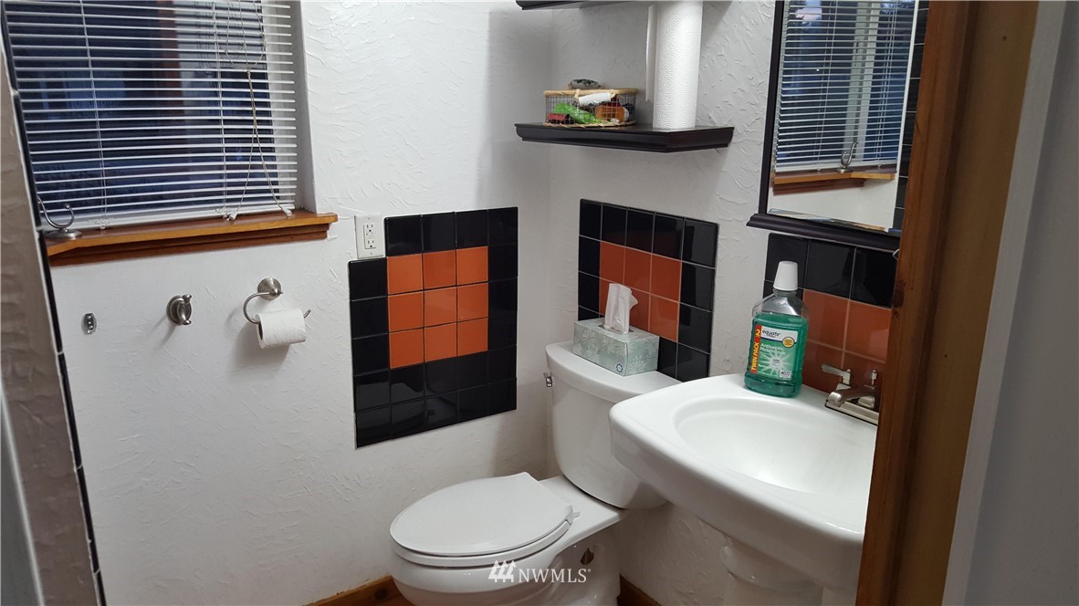1016 Eshom Road Centralia, WA 98531 - Photo 8 of 14 Gallery Image 8