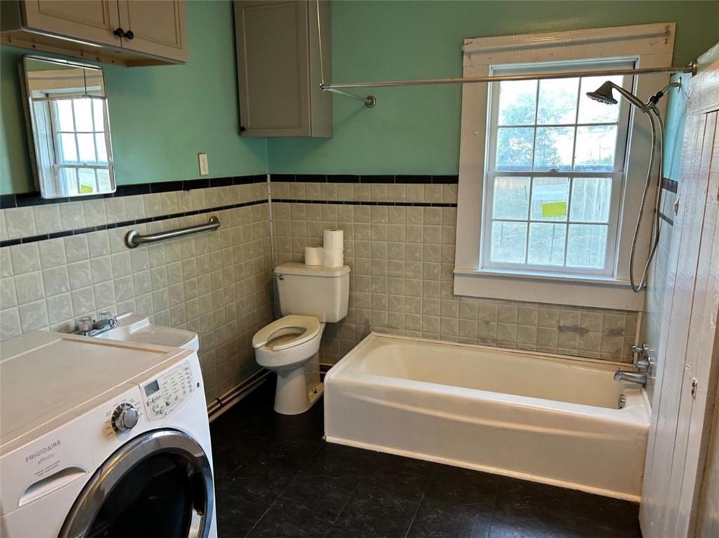 930 Cantrell Road Marble Hill, GA 30148 - Photo 15 of 37 a bathroom with a sink a toilet and a bathtub