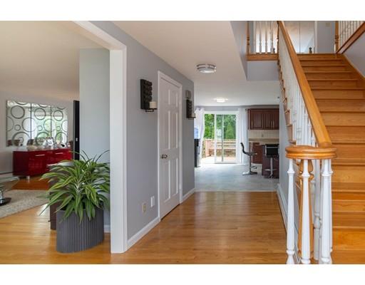 54 Lawrence Road Lynn, MA 01904 - Photo 2 of 33