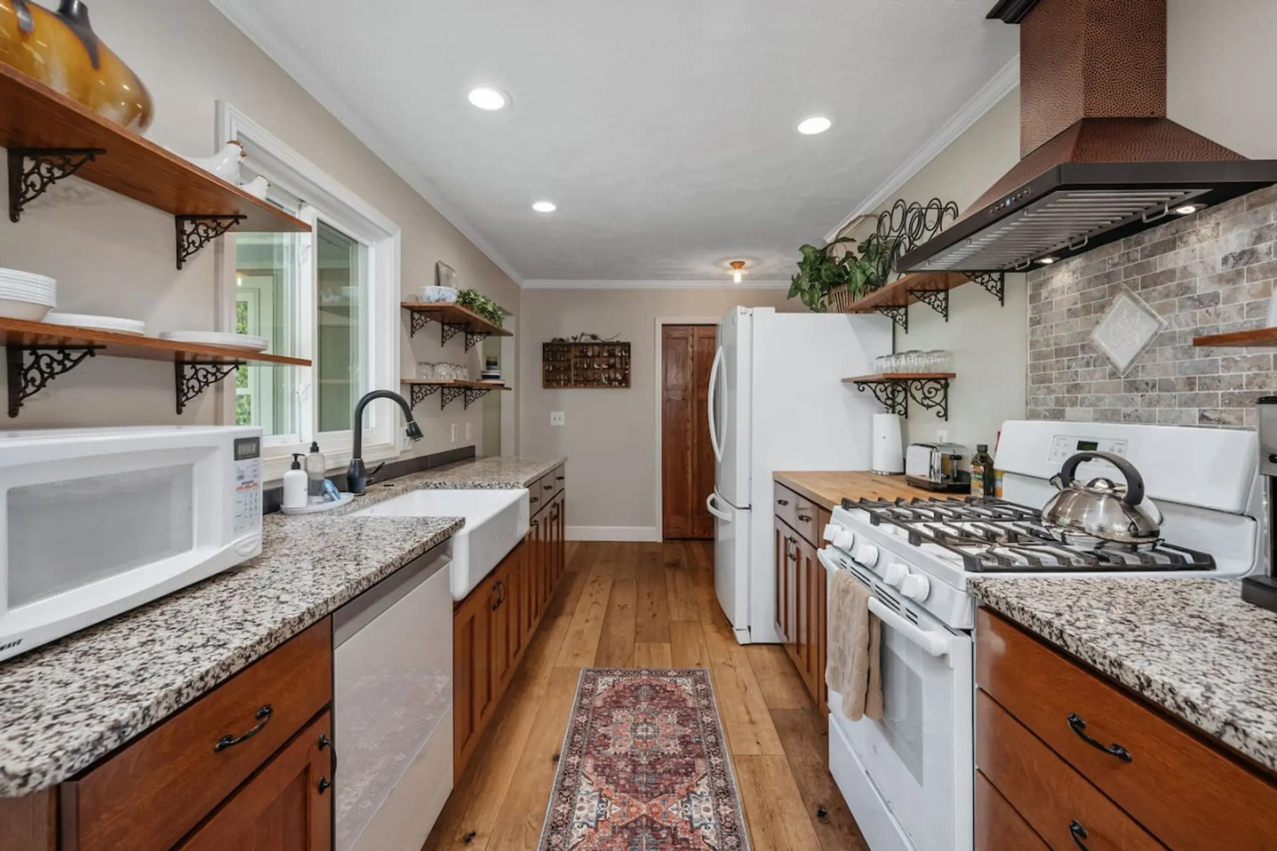 600 Bass Lake Road Traverse City, MI 49685 - Photo 20 of 74 1941563-30dc6986-e5d6-4822-9d64-f6ad8a4a3de4.JPG