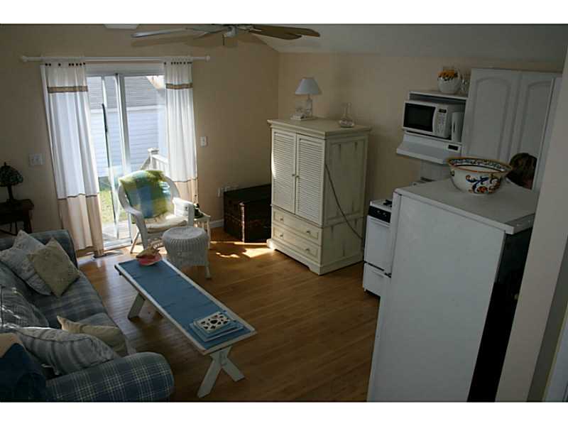 244 Purgatory Road, Unit 3 Middletown, RI 02842 - Photo 10 of 14 Kitchen.