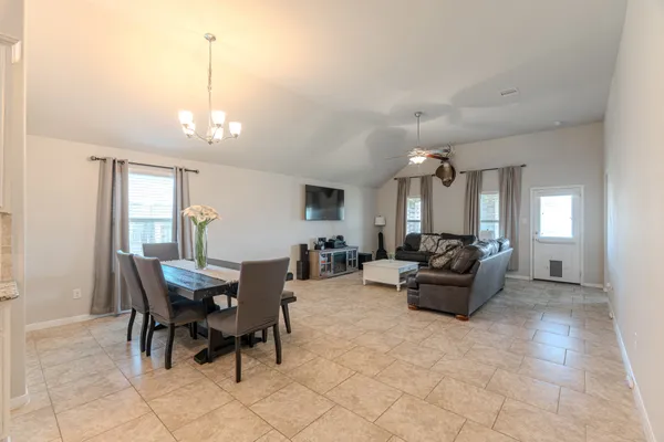 $2,600 | 14207 Irvine Rnch Trail, Conroe, TX 77384