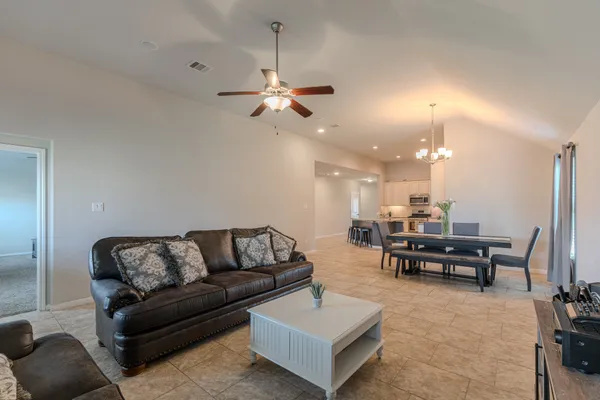 $2,600 | 14207 Irvine Rnch Trail, Conroe, TX 77384