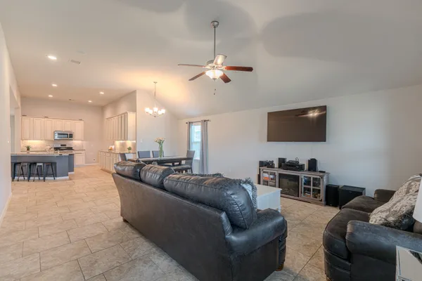 $2,600 | 14207 Irvine Rnch Trail, Conroe, TX 77384