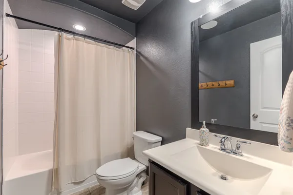 $2,600 | 14207 Irvine Rnch Trail, Conroe, TX 77384