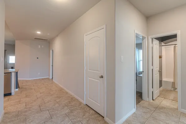$2,600 | 14207 Irvine Rnch Trail, Conroe, TX 77384
