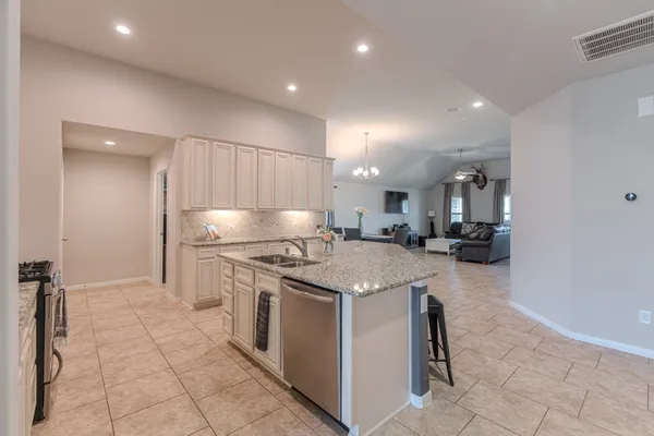 $2,600 | 14207 Irvine Rnch Trail, Conroe, TX 77384